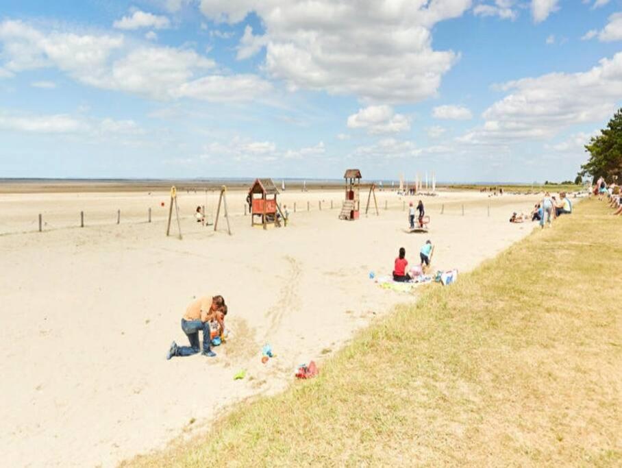 La Vallee Proche Du Mont Saint Michel *